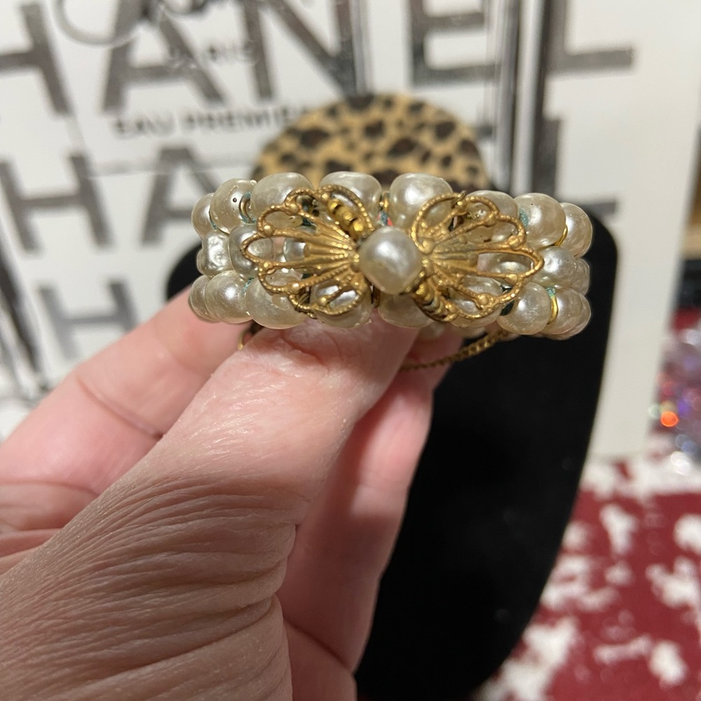VTG Miriam Haskell Faux Pearl Bracelet, Gold Tone Filigree Center Focal Point - Picture 6 of 6